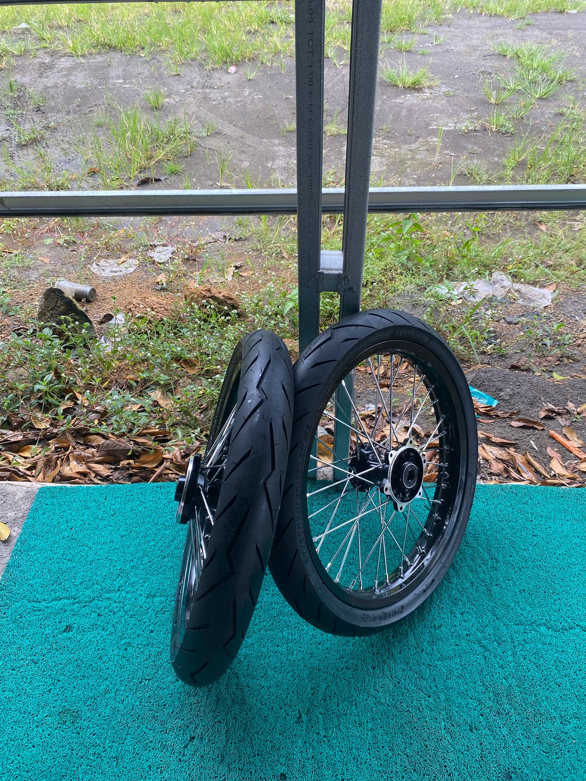 Roda Set Semi Cacing KLX Velg Rossi Ukur 160 Rata Wheelset Surex D-Tracker Ban Primax Baru Ring 17 Harga 1,750,000 Ringgit*Penghantaran Percuma