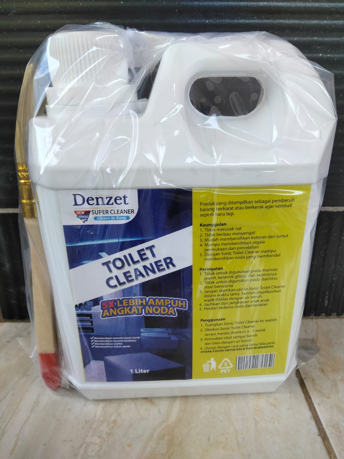 Teri ostidagi toplar bilan erkak jinsiy olatni Yashirin kamera uydagi tasodifiy jinsiy aloqani suratga oldi