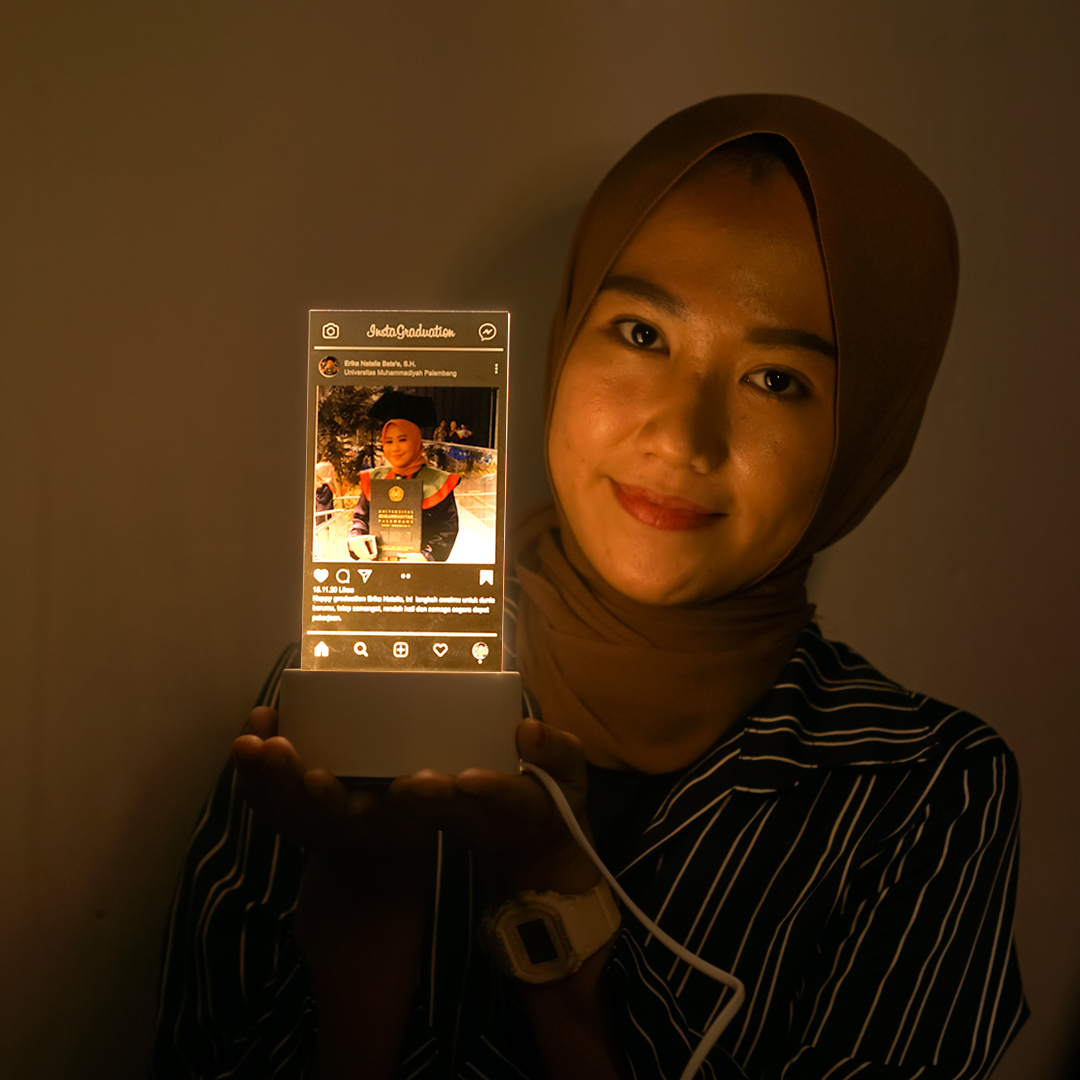 Plakat Lampu LED Custom Instagram Kado Wisuda