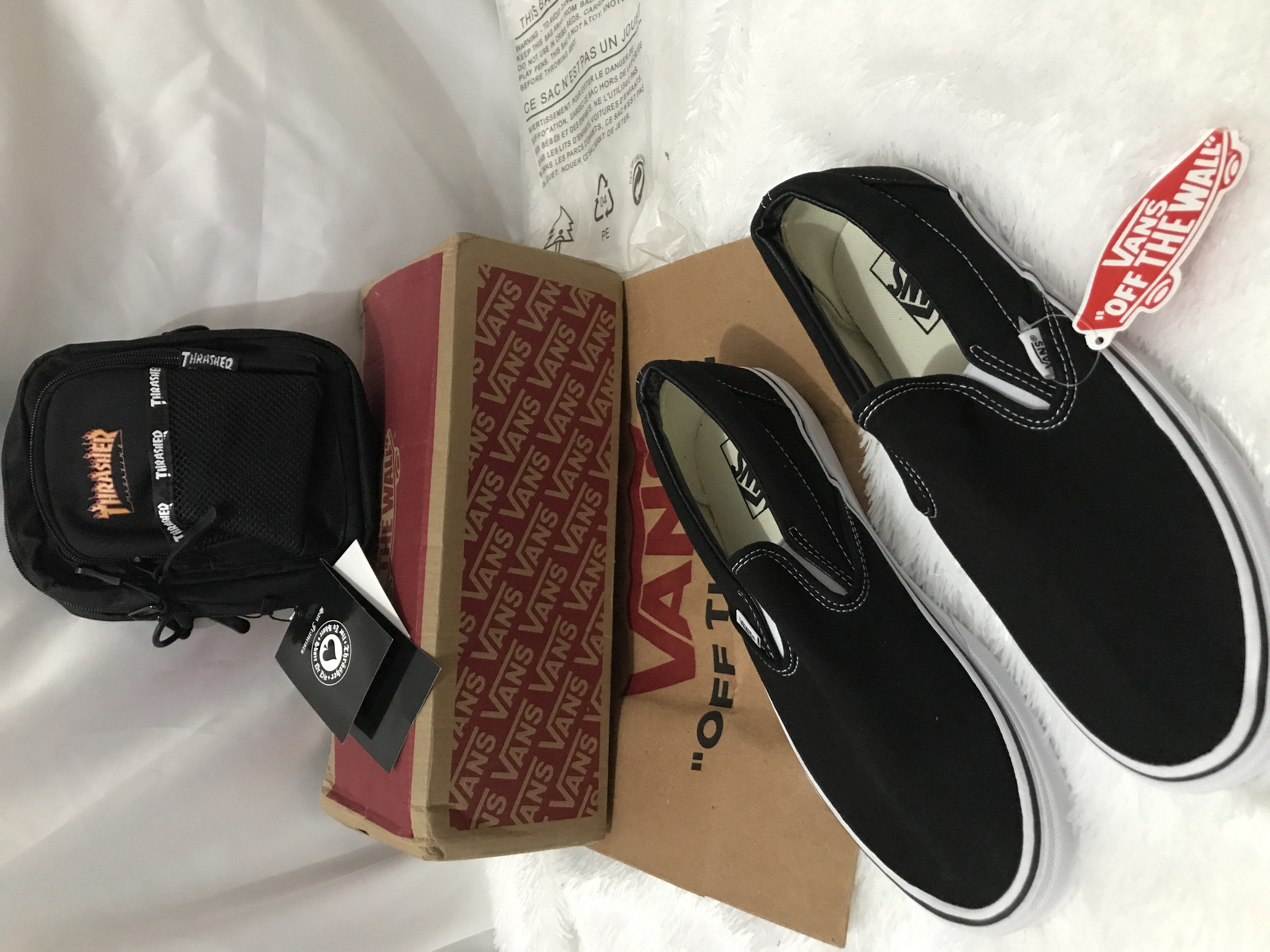 Bundling Sepatu Vans Slip on Ukuran 42 Original 100% Black&White