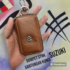 TANPA SETTING & SESUAI GAMBAR-  Dompet STNK Gantungan Kunci Mobil Motor SUZUKI / STNK Motif Segiempat BARU Branded Aksesoris Pria Wanita Berkendara Biker Man Fashion Accessories suzuki Baleno Ignis Ertiga APV Karimun Style