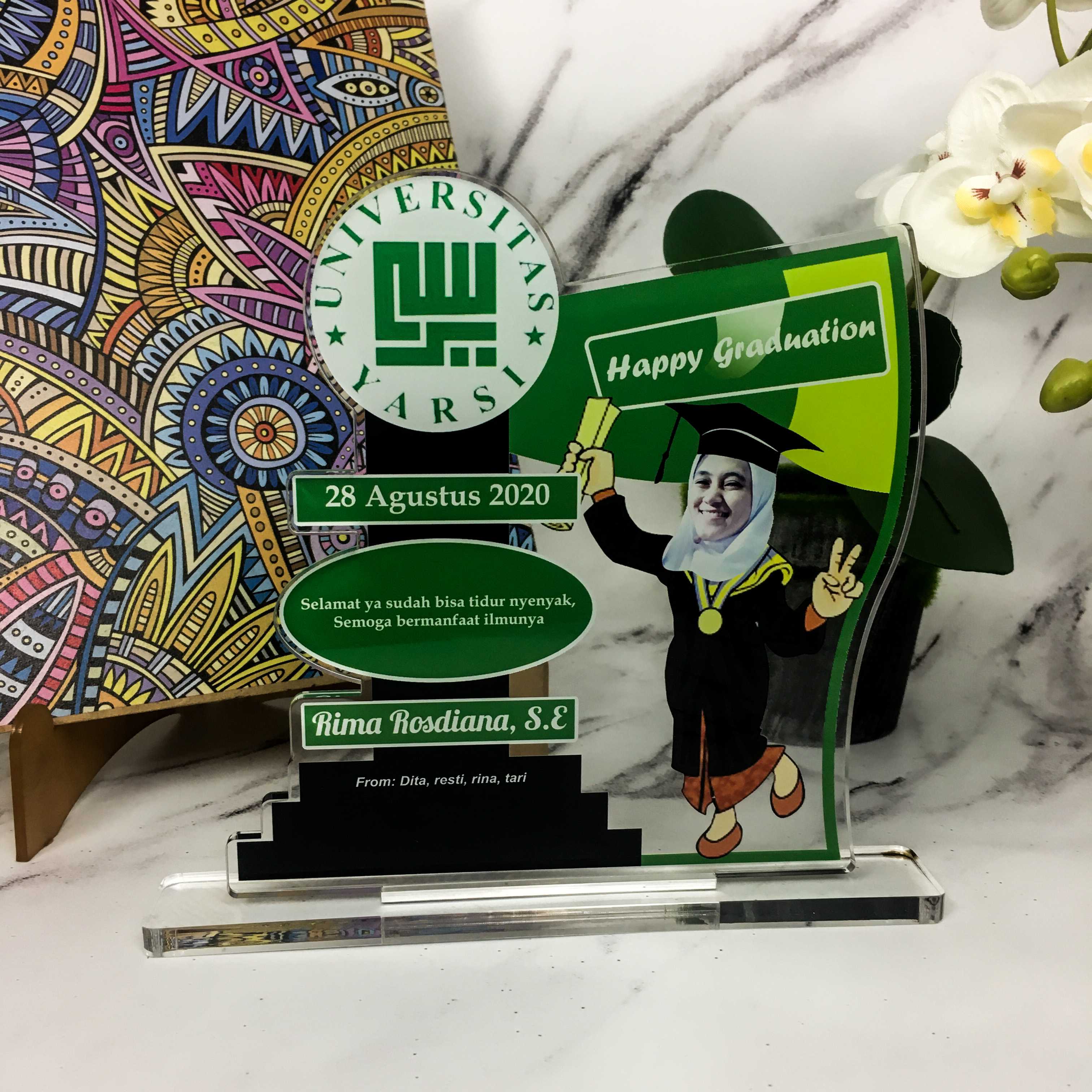 Plakat Wisuda Custom Ukuran 20x10 Proporsional Ketebalan 8MM