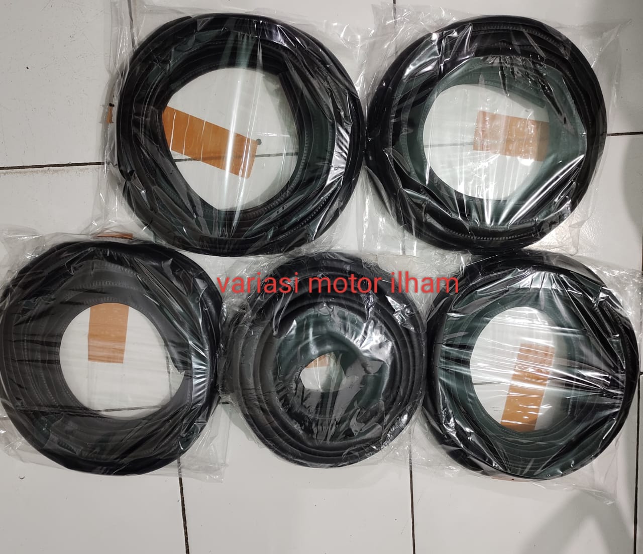 Rubber Balloon Body Door Rubber Trunk Fortuner 2006-2015 1Set / 5Pcs Harga 158,000 rupiah*Gratis Ongkir