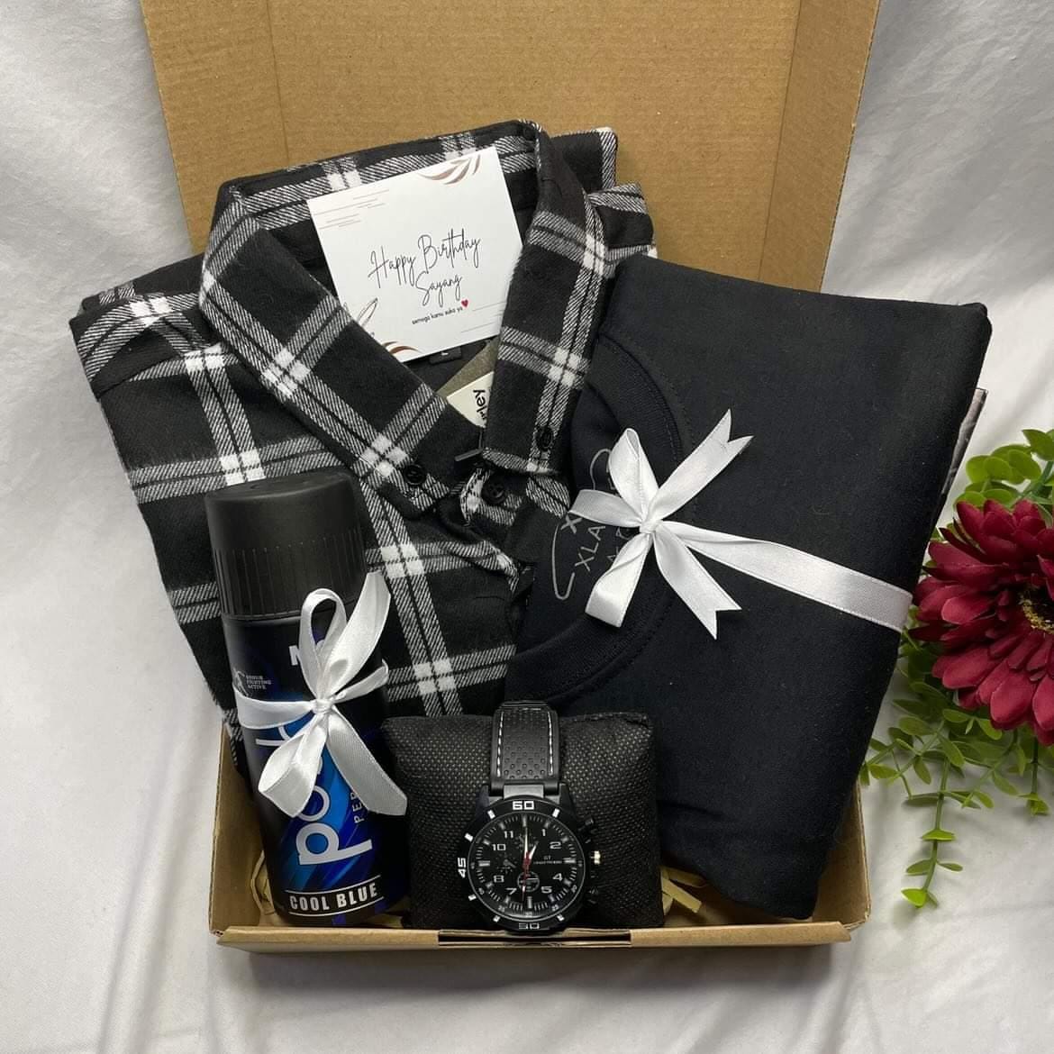 Hampers Kado Cowok Kemeja flanel, kaos, parfum dan jam tangan murah kado ulang tahun