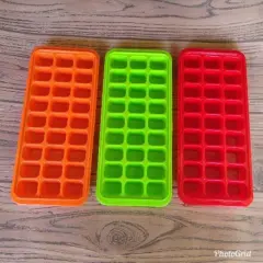 Cetakan Es Batu Sekat 27 / Tempat Es Batu Segi / Warna Warni