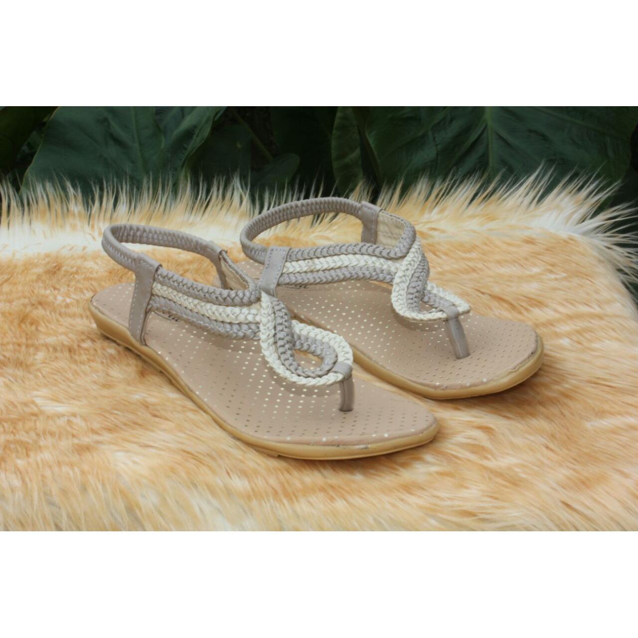 Arlaine Cross Strap Flat Sandal [Cream]