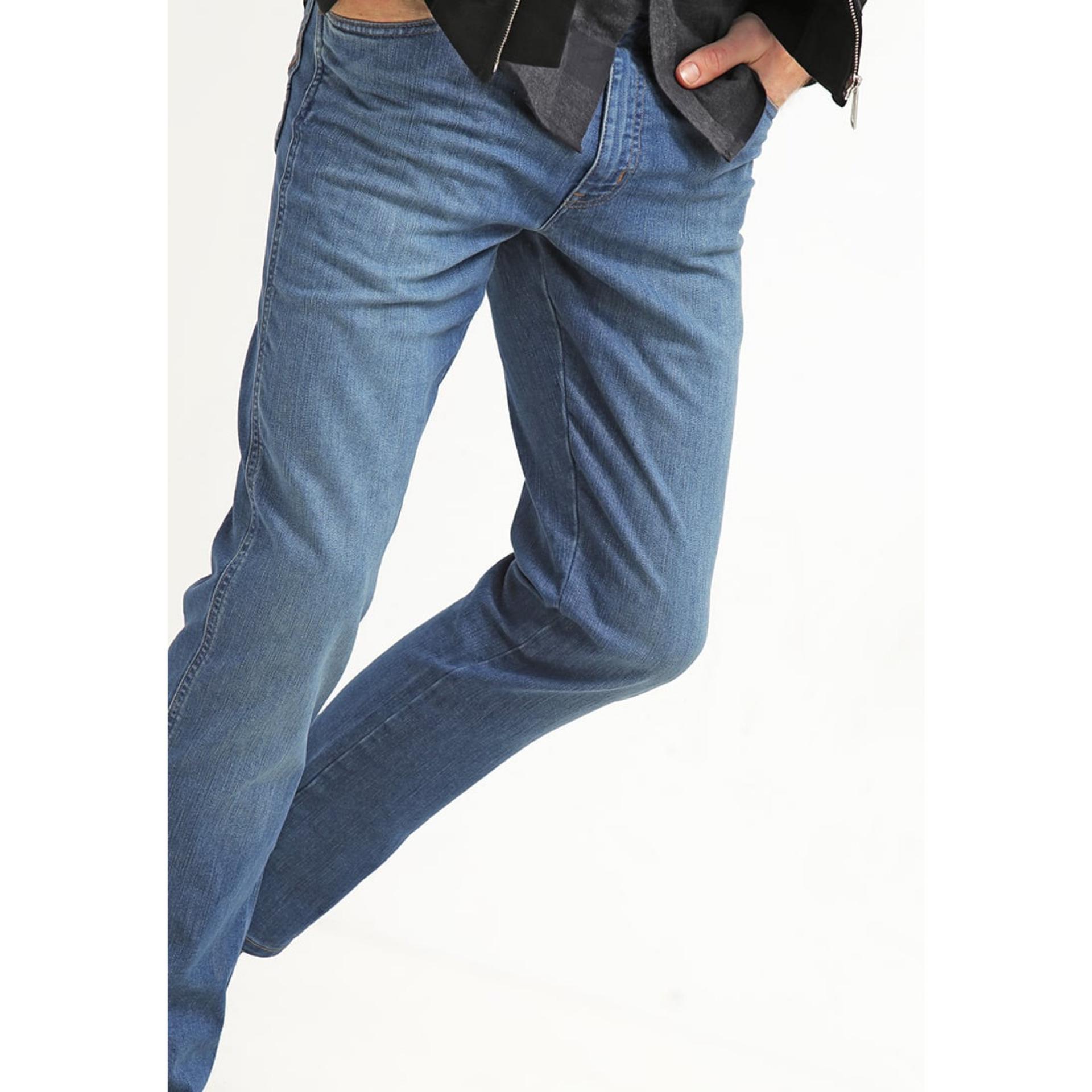Celana Jeans Pria Reguler Basic WRANGLER Biru