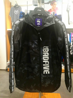 Gambar LINING nyaman cepat kering ringan kebugaran jaket jaket mantel (Hitam dan abu abu kamuflase)