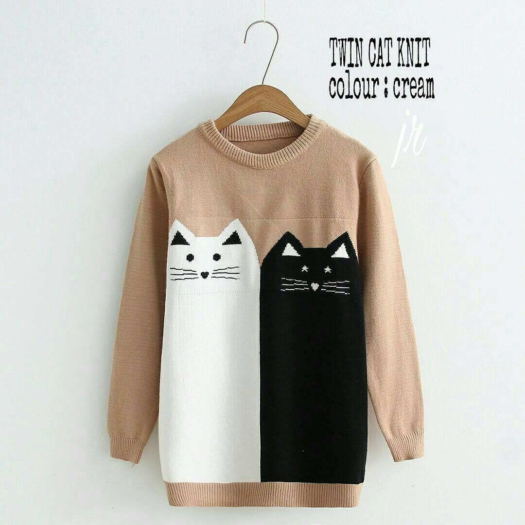 Twin Cat Knite Sweater