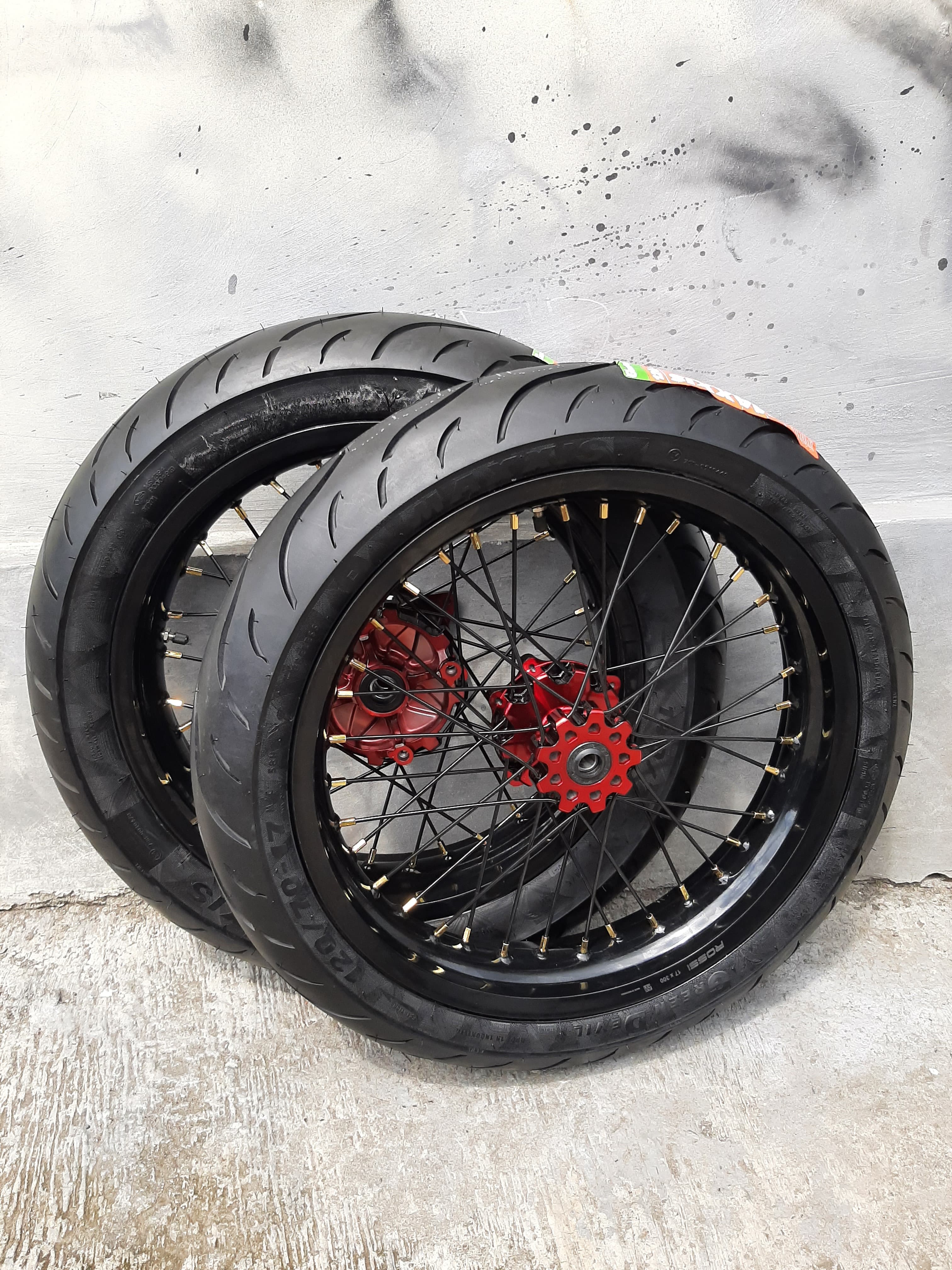 Paket Velg Supermoto CRF 300/350 Ban Maxxis Baru Jumbo Ukur 120/140 Murah Harga Promo Harga 3,315,000 rupiah*Gratis Ongkir