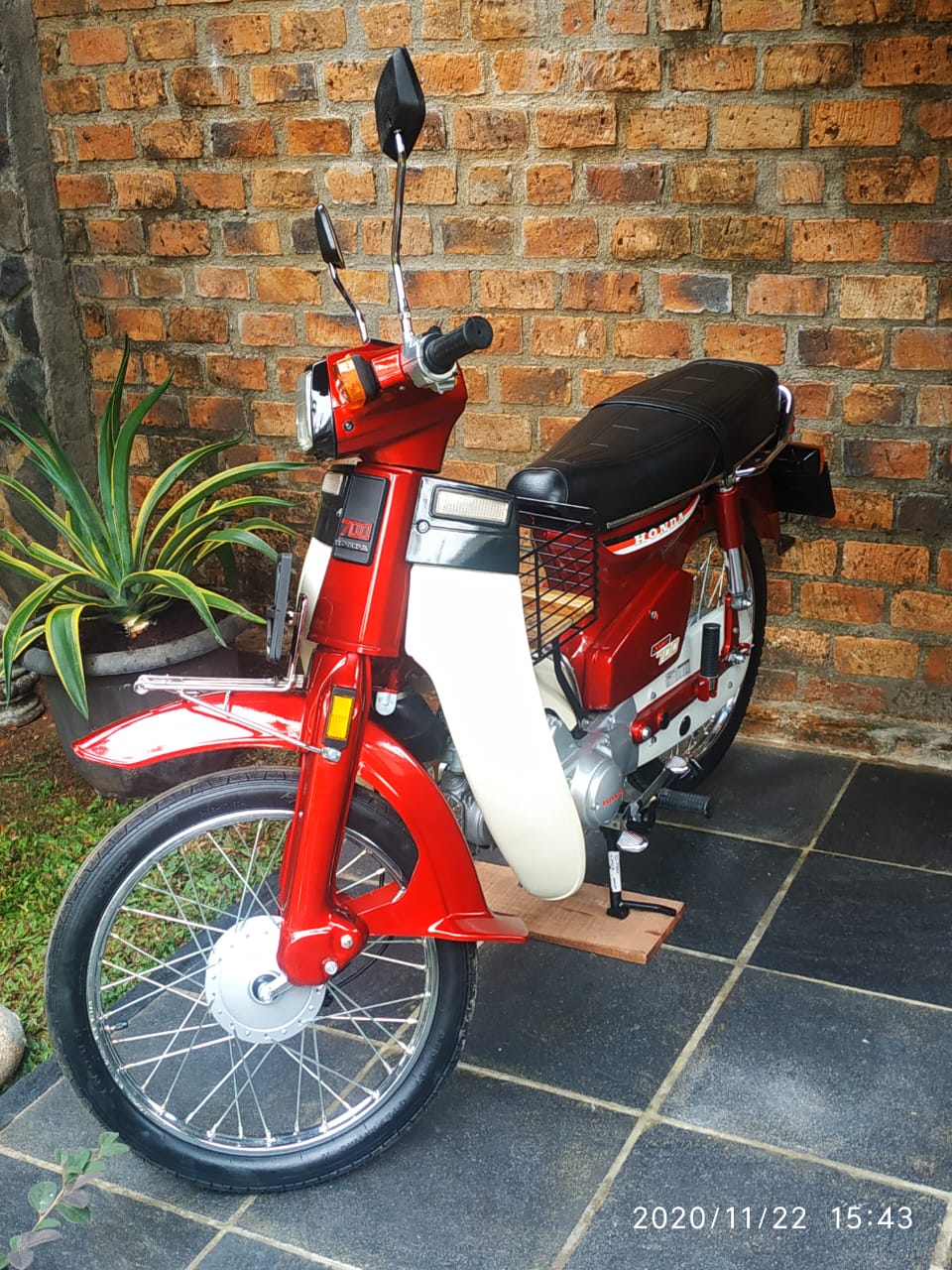 Motor Classic Honda C700 tahun 1981 Jakarta Harga 29,000,000 rupiah*Gratis Ongkir