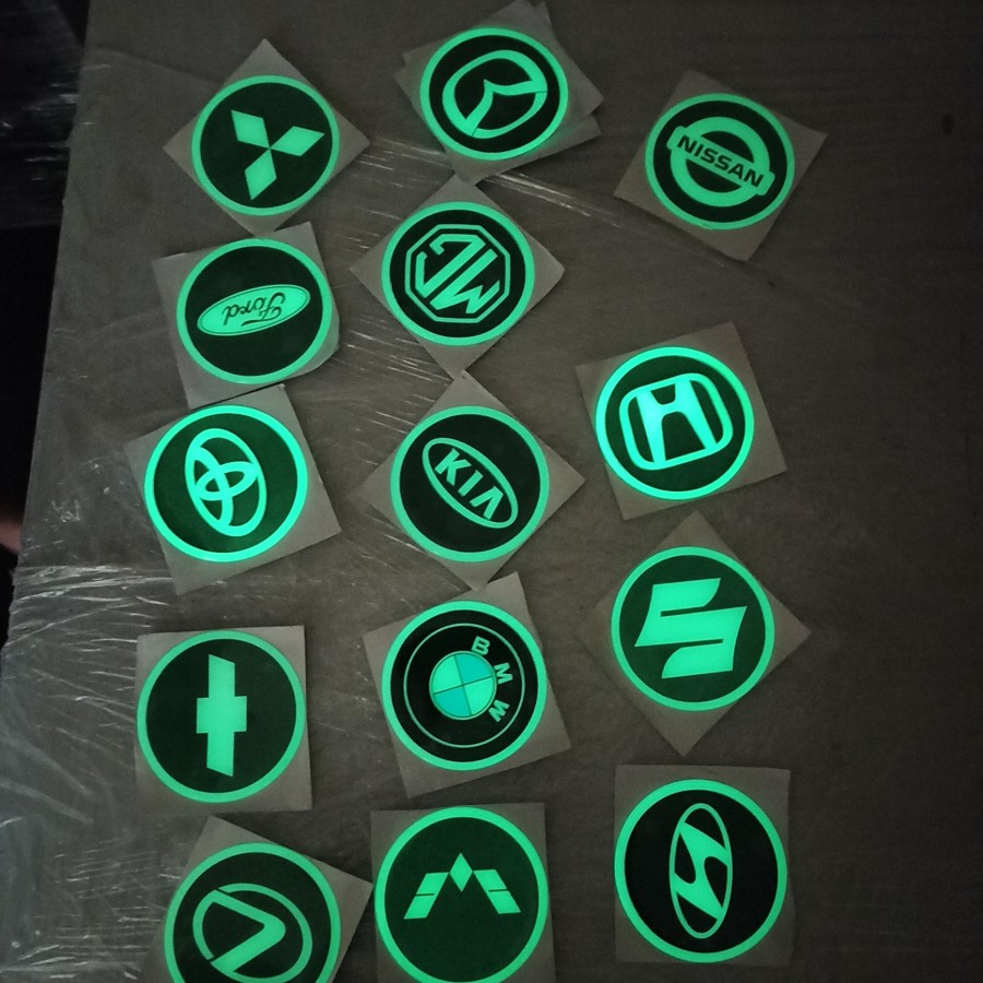 Aksesoris eksterior Stiker Emblem LOGO mobil bercahaya Glow in The Dark Neon Hijau honda toyota LOGO Timbul Luminous otomotif keren Harga 39,900 rupiah*Gratis Ongkir