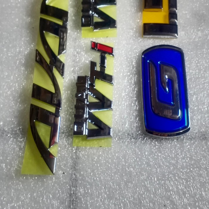 emblem Avanza VVT-i dual kecil G 1.5 paket Harga 100,000 rupiah*Gratis Ongkir