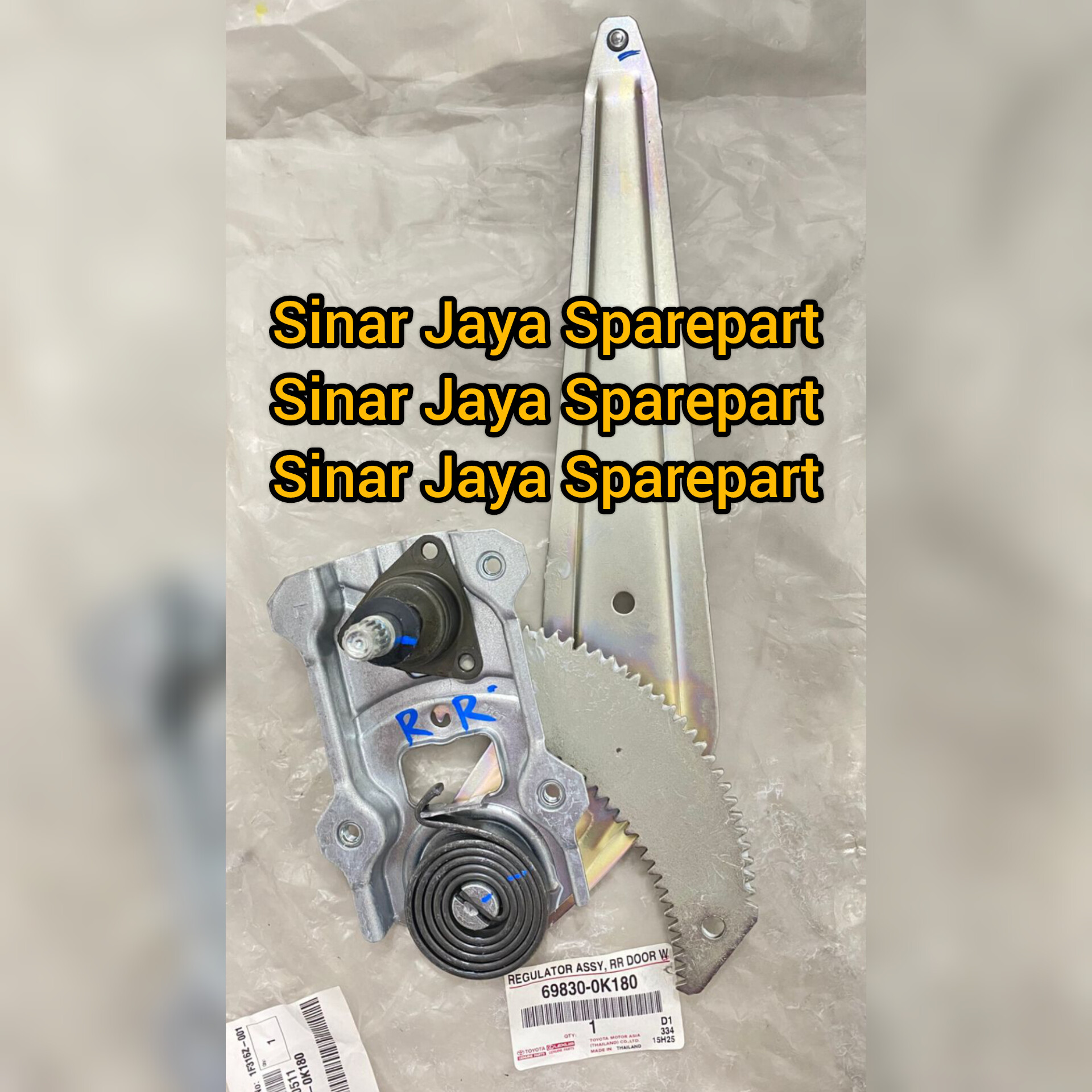 Rear right side glass regulator (manual) Hilux Revo 2.5cc 2.4cc original 69830-0k180 Harga 900,000 rupiah*Gratis Ongkir