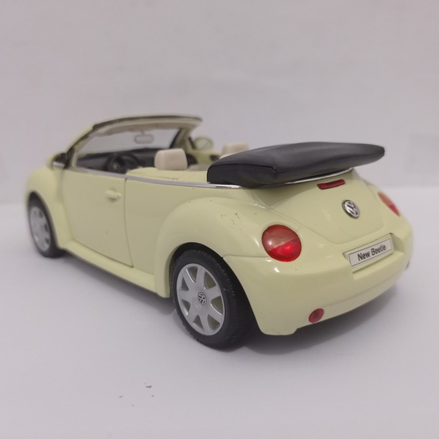 ミニカー Welly - VW New Beetle Convertible 1:18 Diecast model cars Volkswagen New Beetle 1/18 Welly