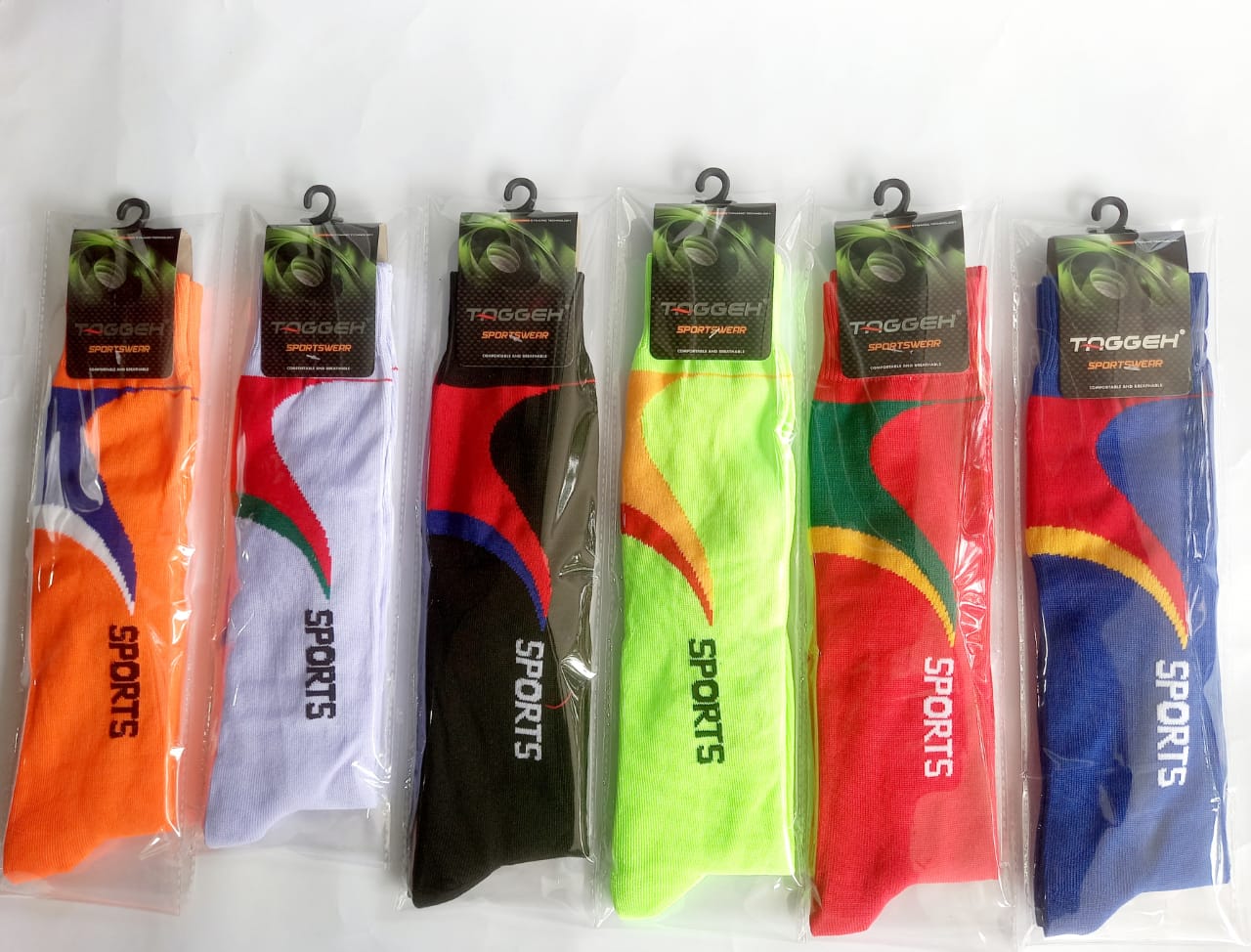 12 Pairs of Adult Football Socks with Taggeh Brand Horn Motif (Our Own Brand for Quality Guarantee) Harga 40,000 rupiah*Gratis Ongkir