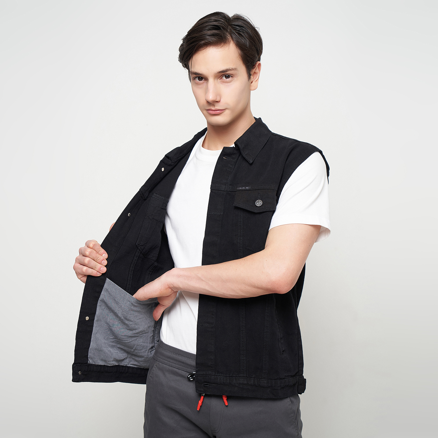 Emoline Rompi Jeans Pria - Jaket Rompi Denim Hitam Harga 191,000 rupiah*Gratis Ongkir