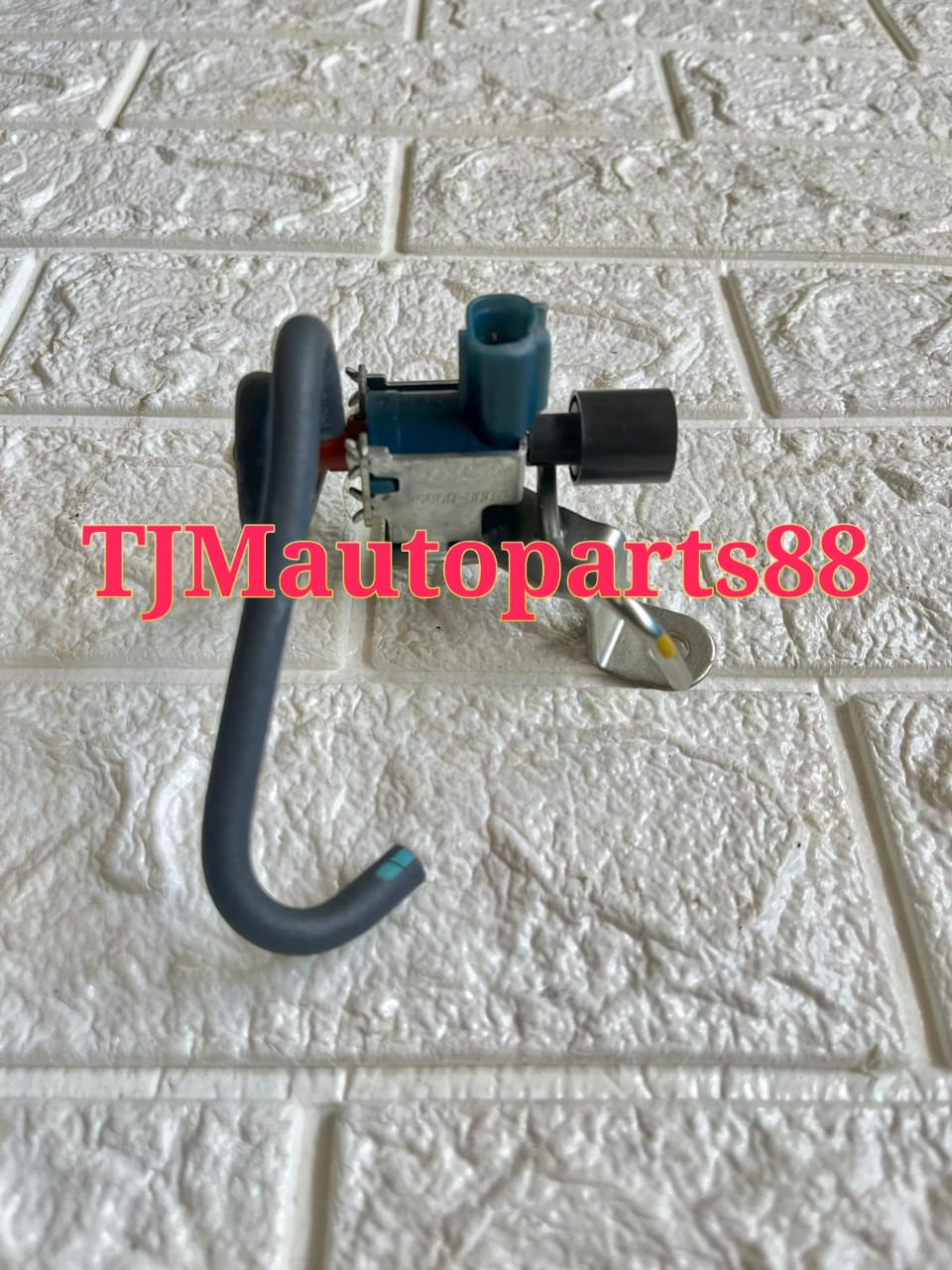 Valve Vacuum Switching Toyota Innova Hilux Fortuner Alphard Prado 25860-30070 Original Harga 600,000 rupiah*Gratis Ongkir