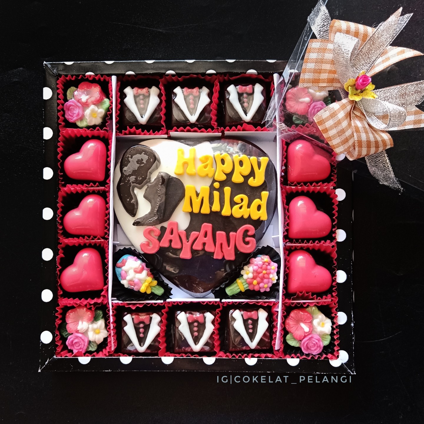 kado coklat huruf ulangtahun happy birthday HBD untuk suami / istri / pacar box sekat 25 cokelat pelan…