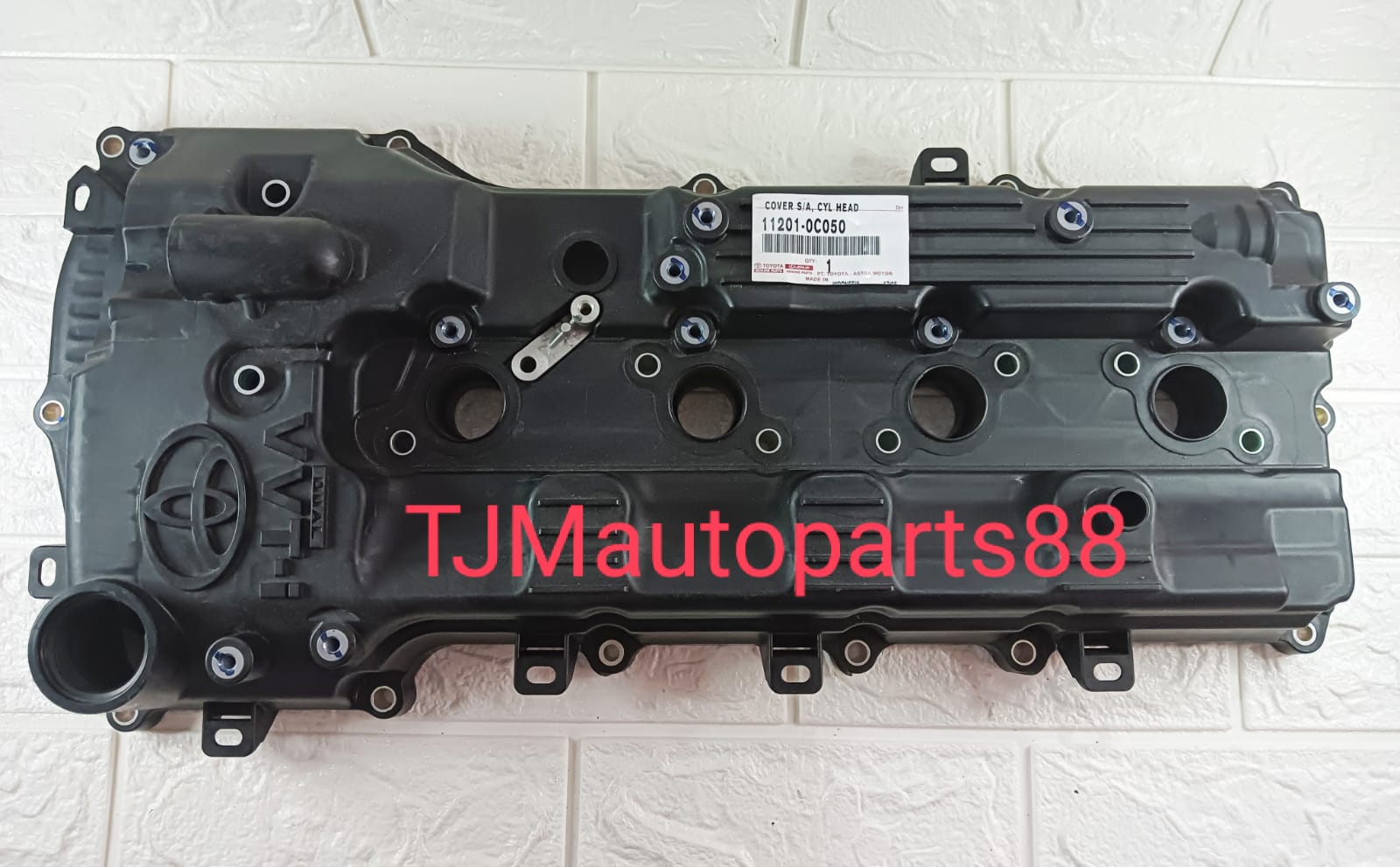 Cover Cylinder Head Innova Bensin original 11201-0C050 Harga 850,000 rupiah*Gratis Ongkir