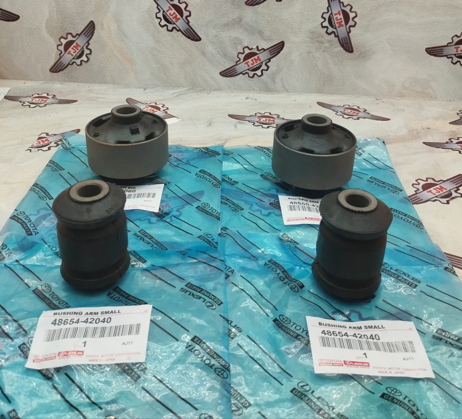 Bushing Arm Set Besar Kecil Bosh Sayap Toyota Alphard Vellfire ANH20 2008 Up 4Pc Harga  350,000 Ringgit*Penghantaran Percuma