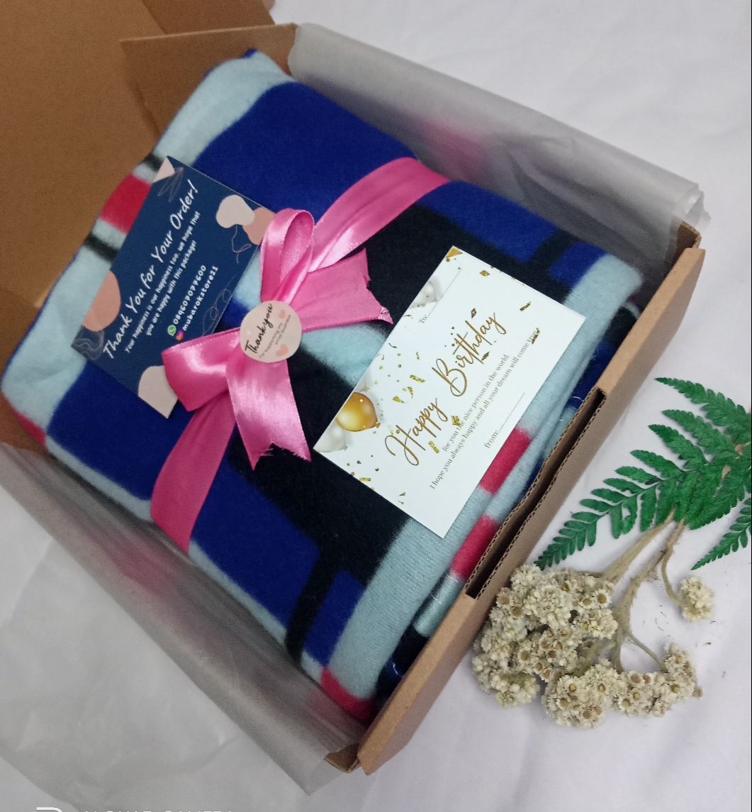 hampers box / hadiah box selimut flanel kado ultah hadiah pernikahan kado cowok /cewek
