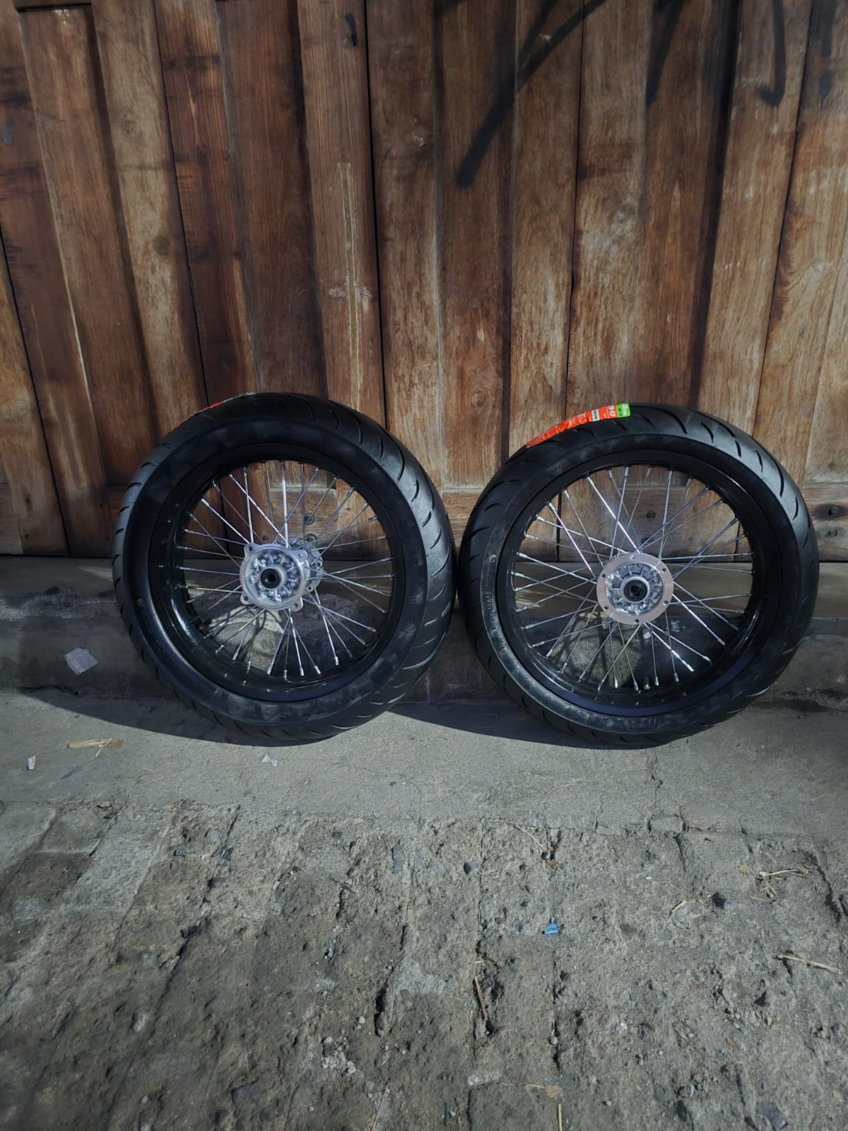 Supermoto KLX 300/350 Ring 17 Wheelset SUMO D-Tracker Ban Maxxis Jumbo 120+140 Baru Murah Harga 3,025,000 rupiah*Gratis Ongkir