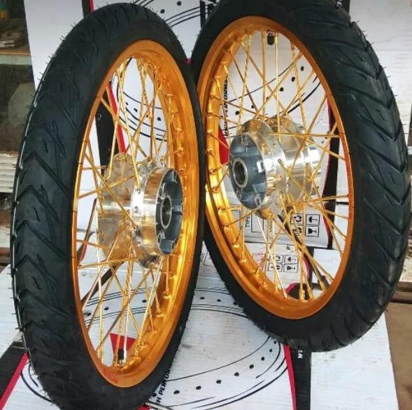 velg Vixion new warna kuning plus ban FDR baru Harga 1,160,012 rupiah*Gratis Ongkir