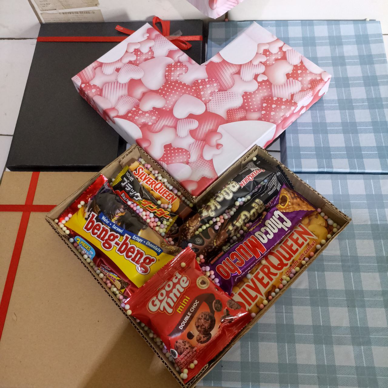 Hampers hadiah love, Box Love, Love, hampers Brown, hampers hadiah ultah CEWE, hampers snack box,hampe…