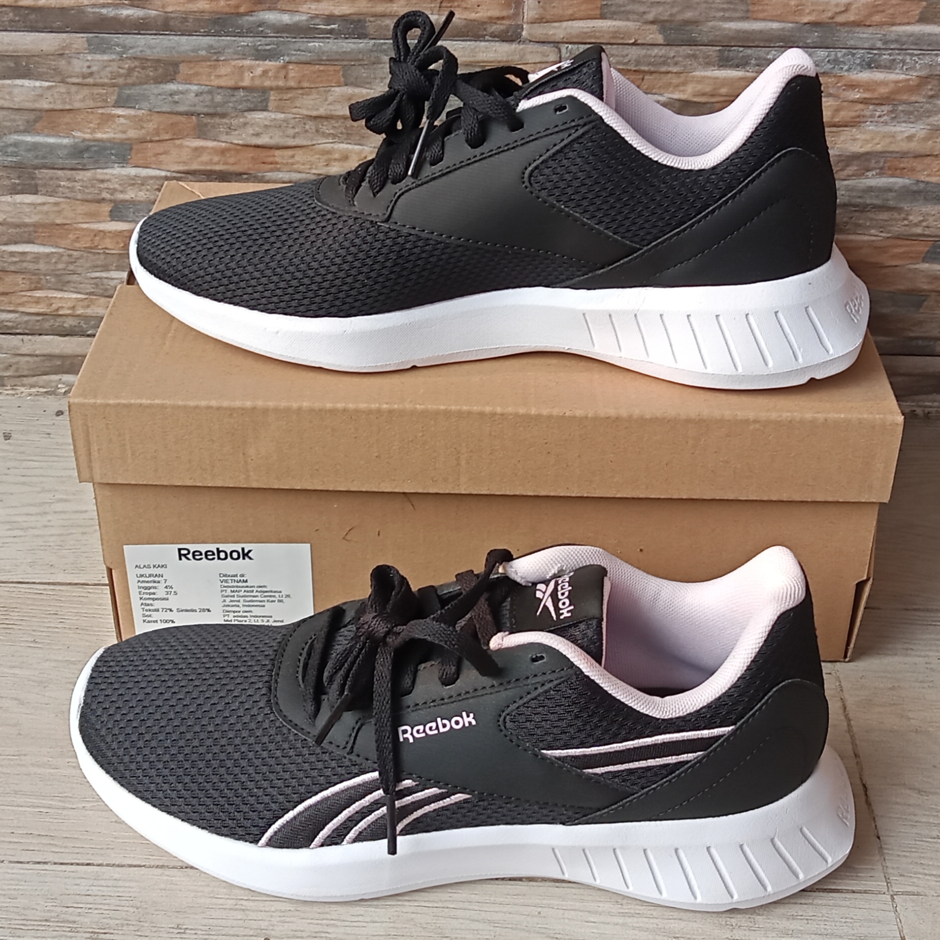 Harga sepatu shop reebok original wanita