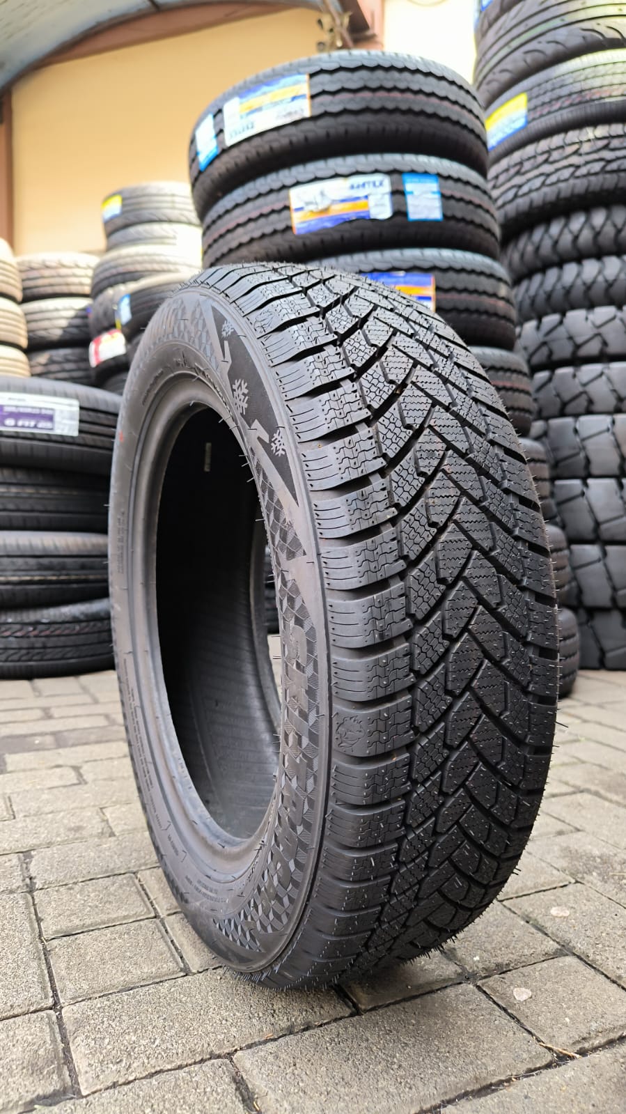 Tires R14 Armstrong Ski-Trac 185/55 – Comfortable & Stable for Vios/Yaris/Jazz Harga 475,000 rupiah*Gratis Ongkir