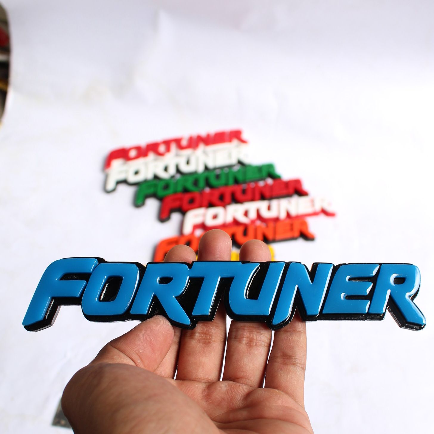 EMBLEM MOBIL FORTUNER VARIASI MOBIL TOYOTA DENGAN HURUF TIMBUL 3D BAHAN FIBERGLASS Harga 70,000 rupiah*Gratis Ongkir