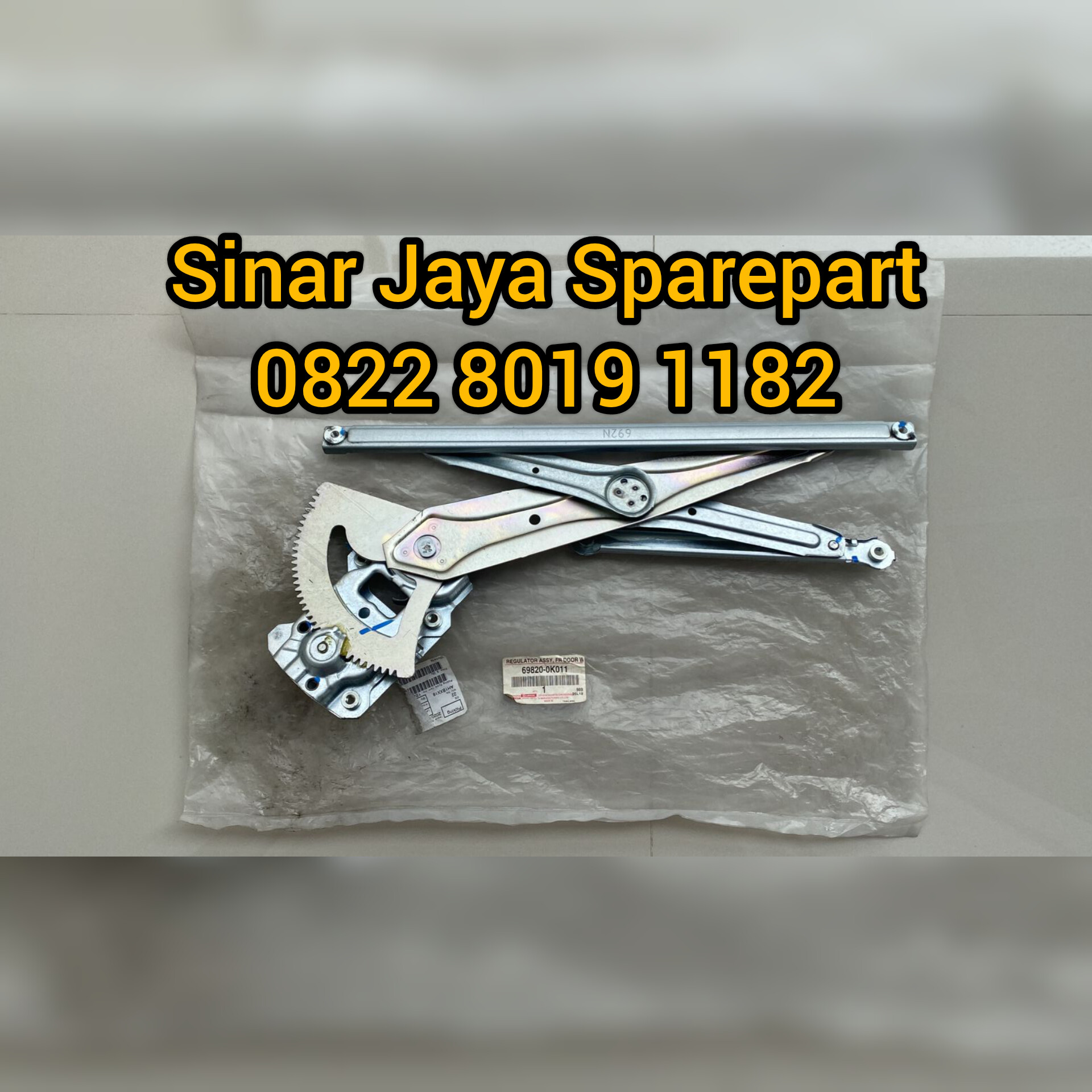 Regulator Kaca Bagian Kiri Hilux Bensin Single Cabin 2.0cc Original 69820-0K011 Harga 525,000 rupiah*Gratis Ongkir