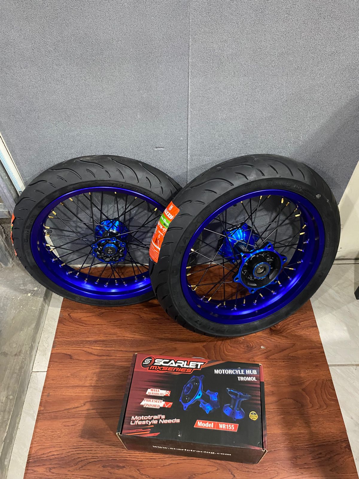 Supermoto Wr 155 Wheels Scarlet Drum Rossi Rims 250/300 and 300/350 Maxxis Tires Ring 17 Harga 3,185,000 rupiah*Gratis Ongkir