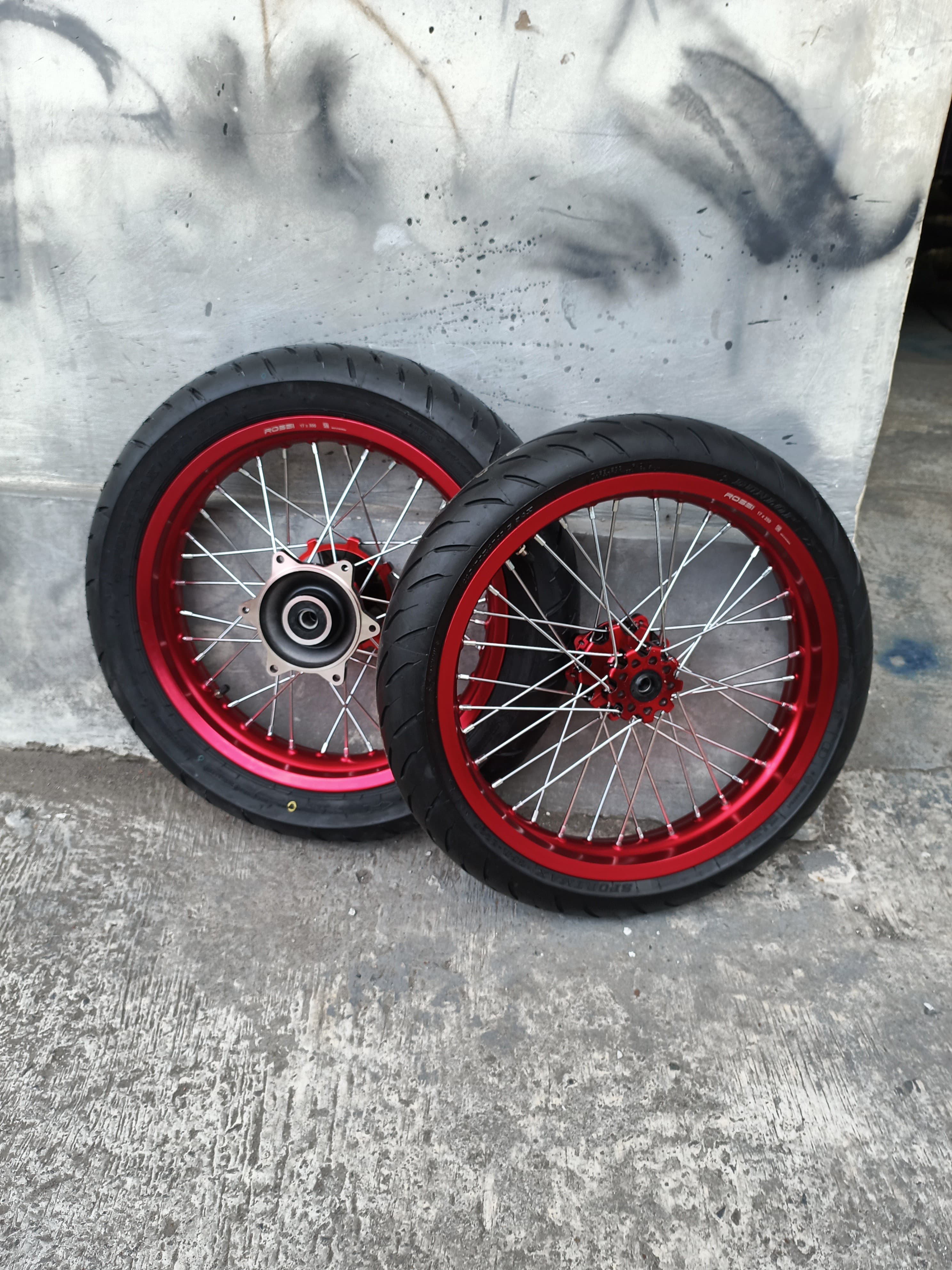 Velg Supermoto CRF Ban Dunlop Baru Ring 17 Murah Wheelset Sumo CRF150L Warna Merah Harga 3,055,000 rupiah*Gratis Ongkir