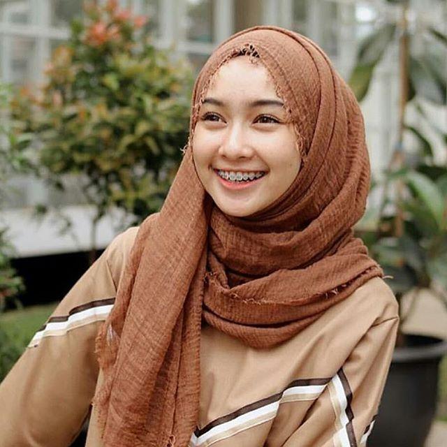 gaya hijab pashmina crinkle
