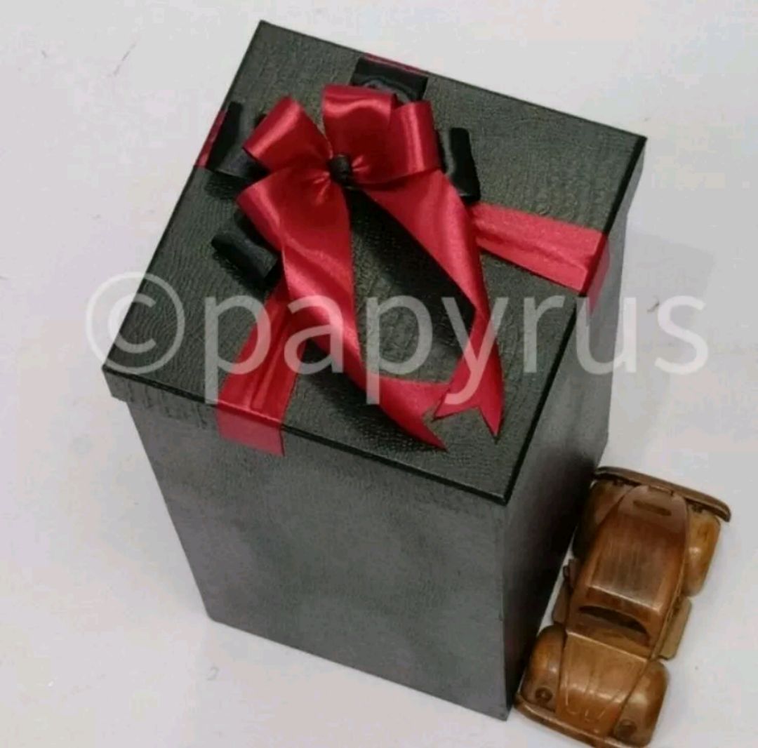 PAPYRUS 15x15 Tinggi 30cm Kotak Kado hadiah box