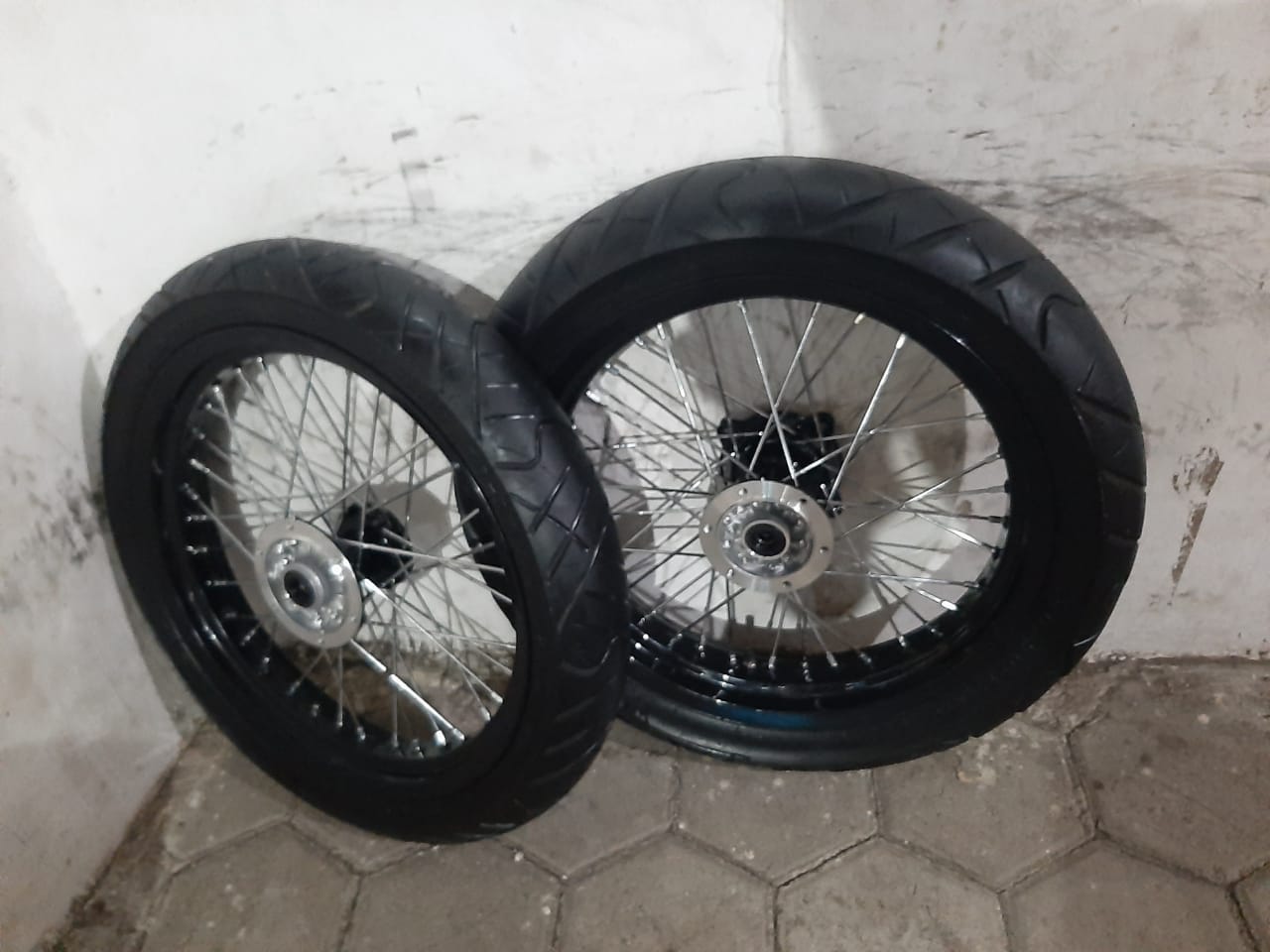 Roda Set Supermoto Kawasaki KLX 150 Ban Supermoto D-Tracker 150 ring 17 Giá 1,750,000 Đồng*Miễn phí vận chuyển