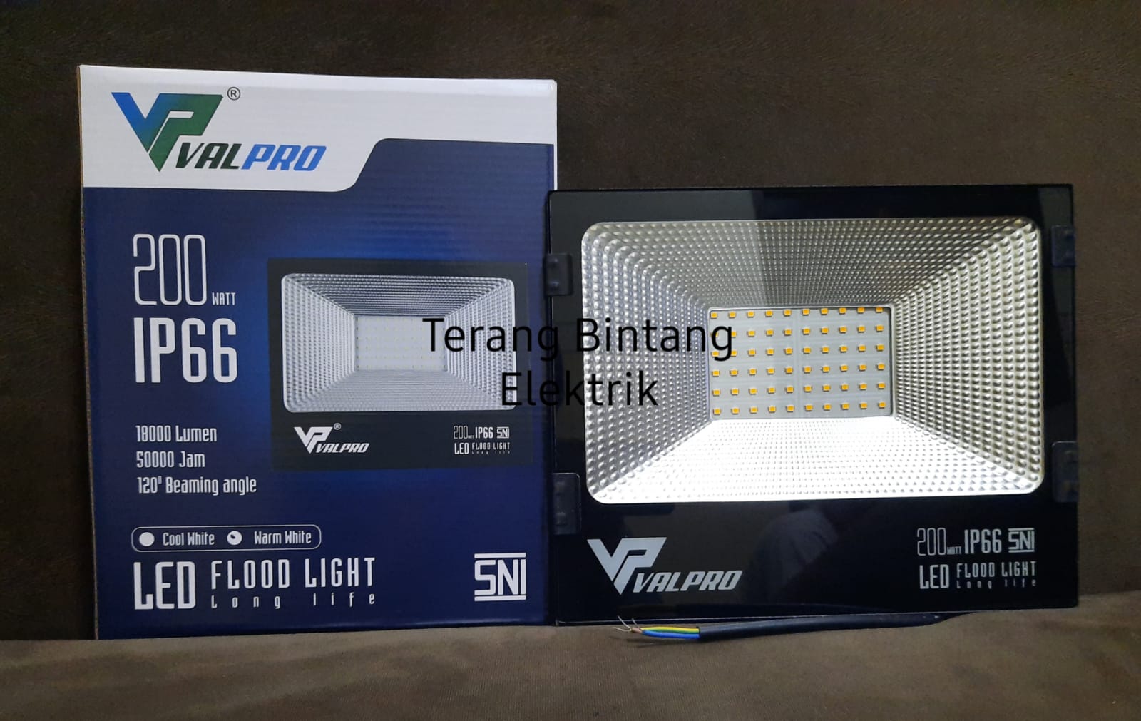 Harga lampu hias	 Lampu Sorot Led / Lampu Tembak Led Valpro 200W 200 Watt 	