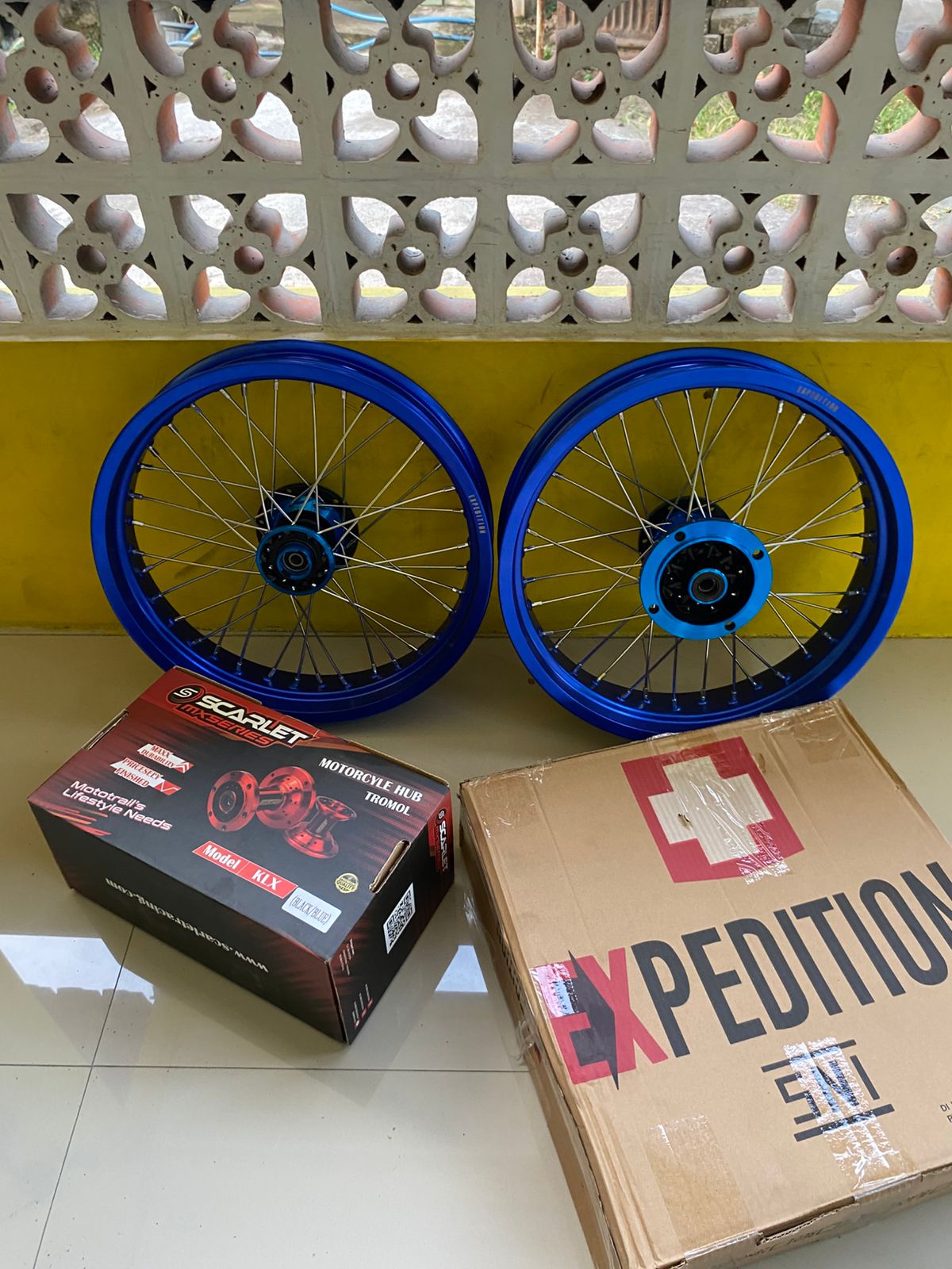 Supermoto Klx 300/350 Wheel Package Expedition Tromol Scarlet Rims Without Tires Ring 17 Pnp D-Tracker 150 Harga 2,898,000 rupiah*Gratis Ongkir