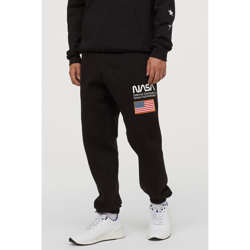 Harga Jogger Pria Hnm Terbaru Mei 2022 