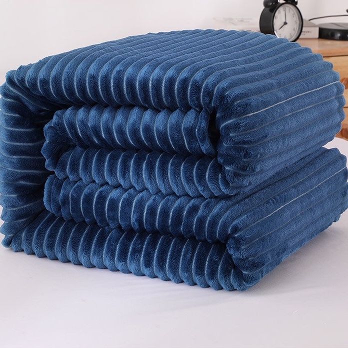 Selimut Bulu Halus Ukuran 180x200 Motif Dewasa Polos Embos Navy Tebal Super Lembut Berkualitas Tinggi