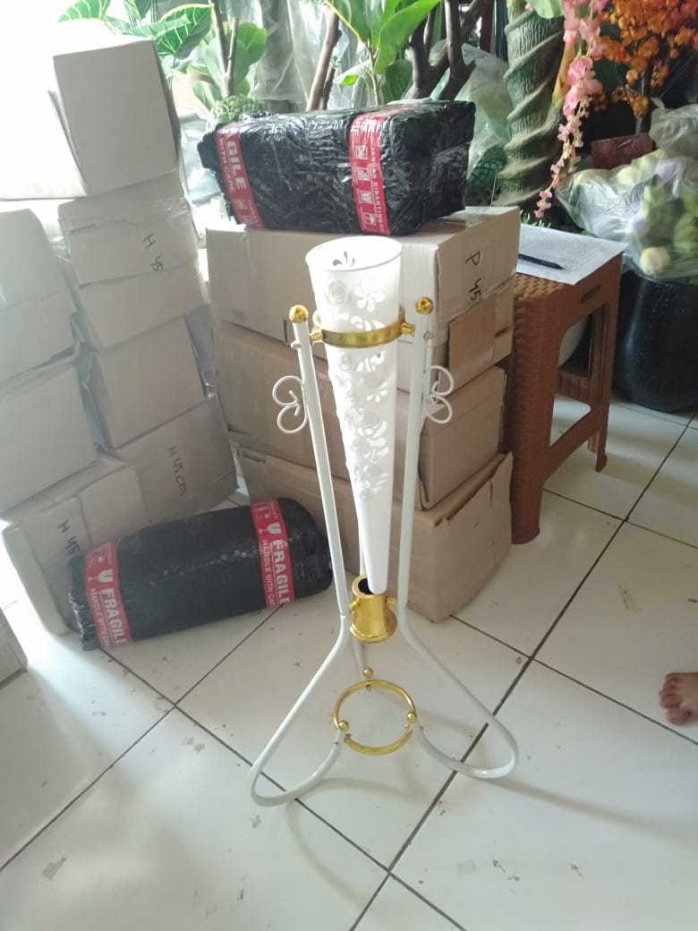 pot stending besi — kusus bunga artifisial