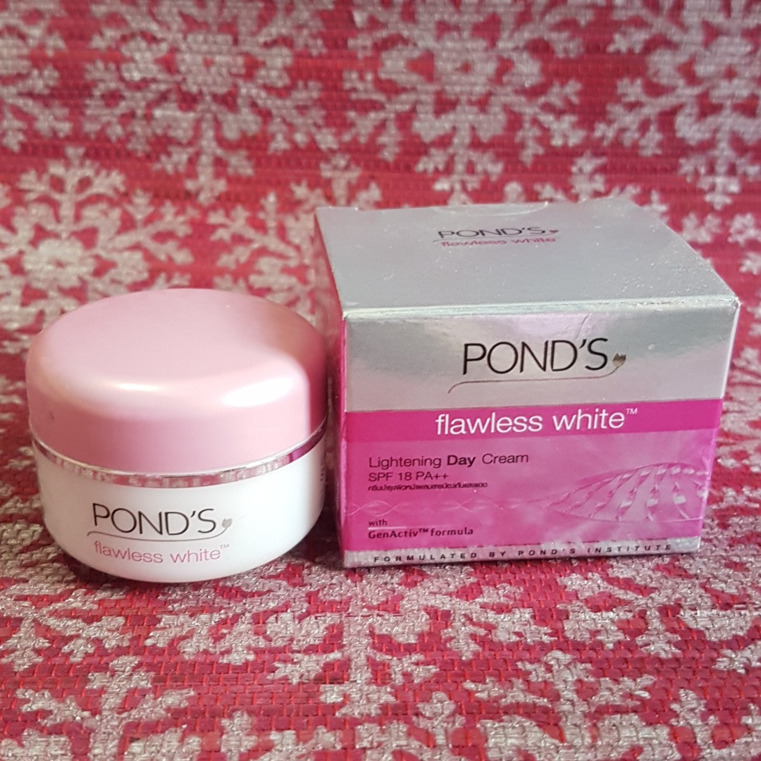 ponds pelembab wajah flawless white spf 18 day cream