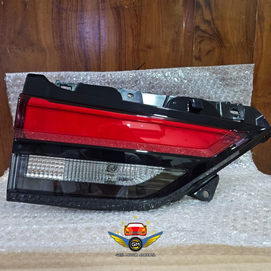 Lampu Stop-Stoplamp Belakang Kiri Toyota Innova Zenix 81590-VT020 Harga 850,000 rupiah*Gratis Ongkir