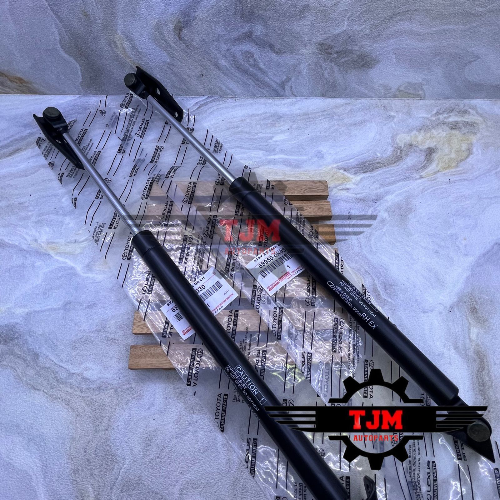 Shock Bagasi Hidrolik Bagasi Shock Pintu Belakang Innova 2004 2015 Harga 118,000 rupiah*Gratis Ongkir