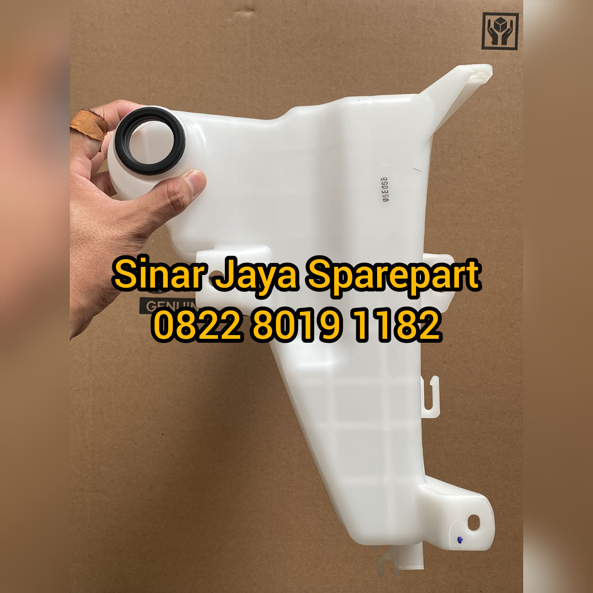 Tabung Tangki Air Wiper Hilux Revo 2.4cc Original 85315-0K250 Harga 800,000 rupiah*Gratis Ongkir