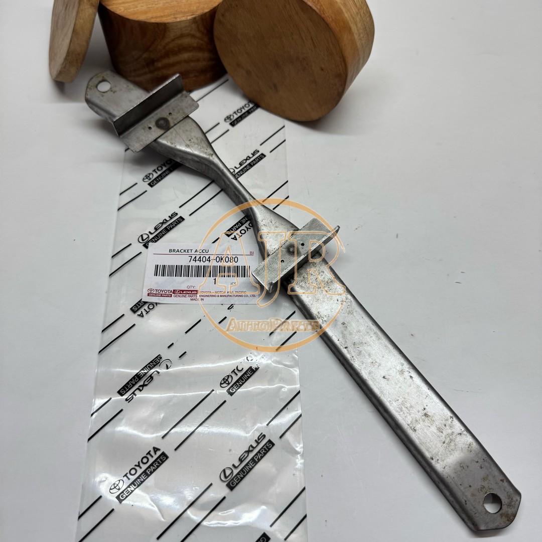 Bracket Breket Brecket Plat Jepitan Aki Plat Aki Accu Toyota Innova 2005 -2015 Bensin Harga  34,965 Ringgit*Penghantaran Percuma
