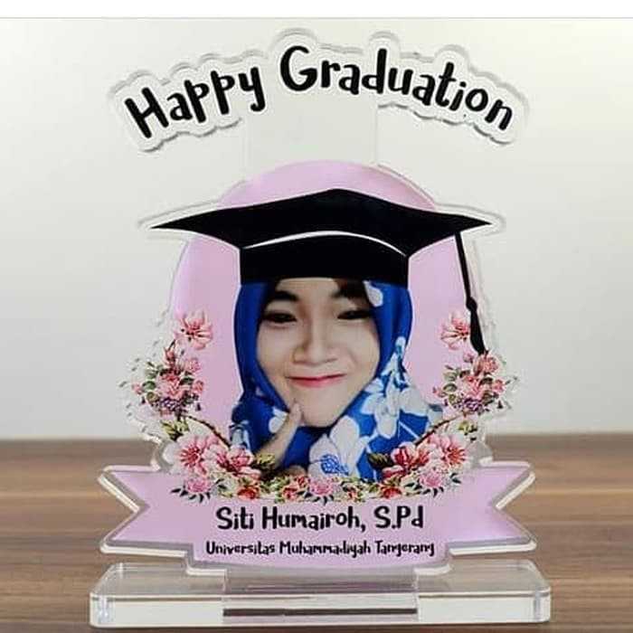 PLAKAT wisuda, PLAKAT WISUDA, TROPHY WISUDA, VANDEL WISUDA, HADIAH WISUDA, CUSTOM PLAKAT WISUDA