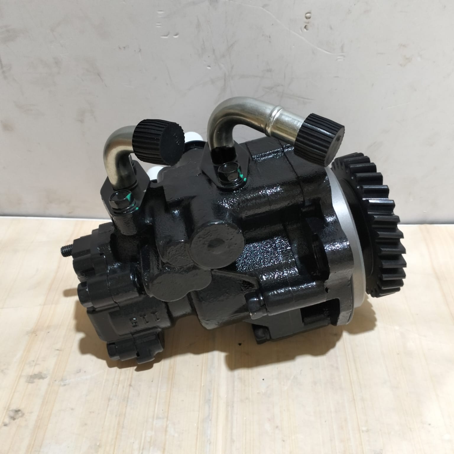 Pompa power steering pump stir Isuzu Elf NQR 71 OEM part number 8-97258461-3 Harga 5,510,500 rupiah*Gratis Ongkir